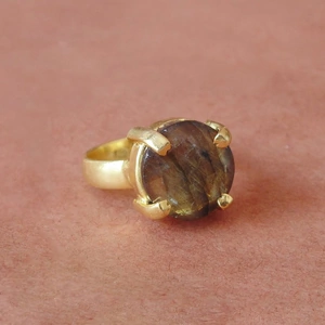 Bhagat Jewels 18kt Gold Plated Round-Shaped Labradorite Prong Set Promise Ring - UK H - US 4 - EU 46.8