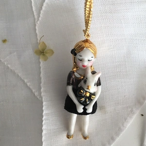 Natacha Plano Black Porcelain Alice in Wonderland Doll Necklace