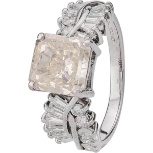 Pre-Owned 18ct White Gold Radiant Cut Diamond Ring 4112437