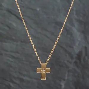 Pre-Owned 9ct Yellow Gold Diamond Chunky Cross Pendant & 20 Inch Curb Chain 41141316