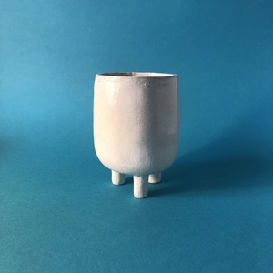 WollaA ceramics Ceramic Pot on Its Legs 2